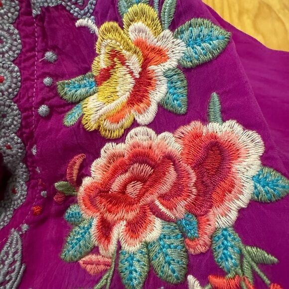 Johnny Was Embroidered Blouse Size MED Pink Floral Boho V-Neck - Picture 11 of 14